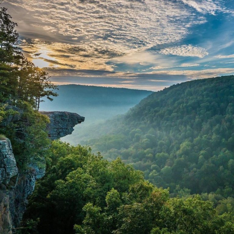 Hawksbill Crag | Whitaker Point Trail | Kingston, Arkansas, USA Hawksbill Crag | Whitaker Point Trail | Kingston, Arkansas, USA
